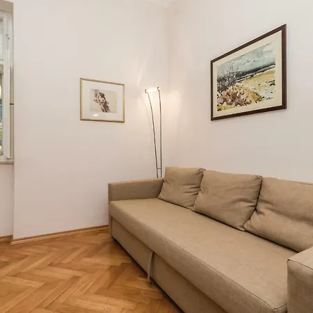 Two-bedroom In Apartmán Lovran